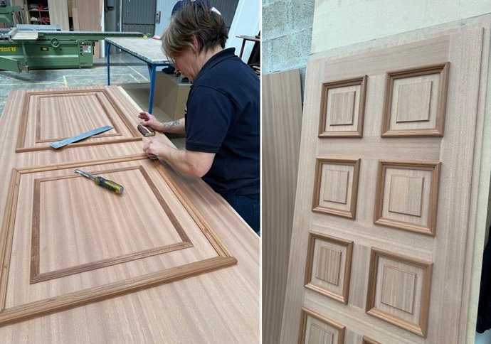 Trabajo artesanal de lijado y ajuste de molduras de madera maciza sobre tableros para puertas acorazadas CABMA